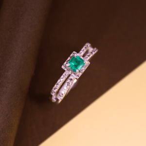 Emerald Halo Sparkle Ring
